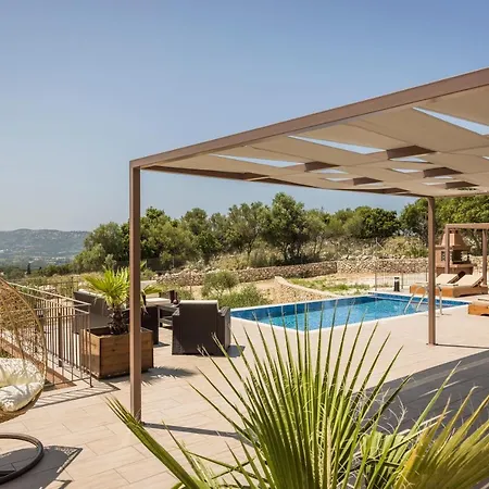 Saint Nicholas 4 וילה