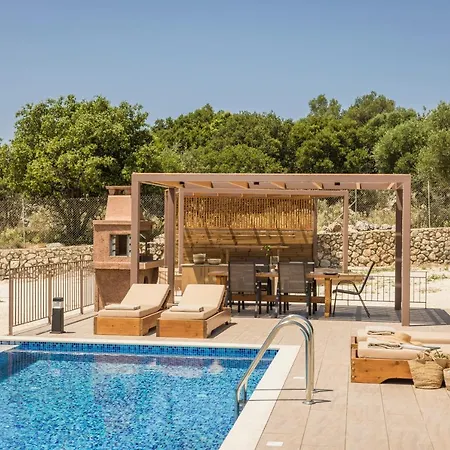 Saint Nicholas 4 וילה Razáta